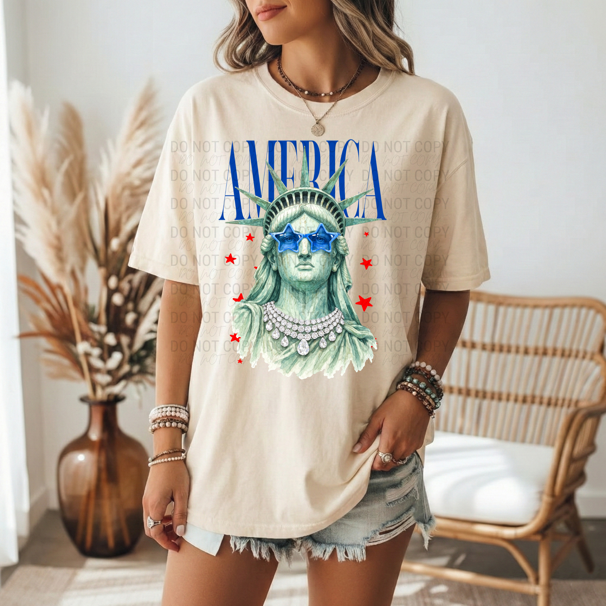 Statue Of Liberty Shirt Star Sunglasses Design Patriotic Graphic Tee Pearl Necklace Detail Vintage American Fashion Fourth Of July Outfit Independence Day Celebration Wear Trendy Blue Patriotic Shirt Retro Holiday Style Summer Festival