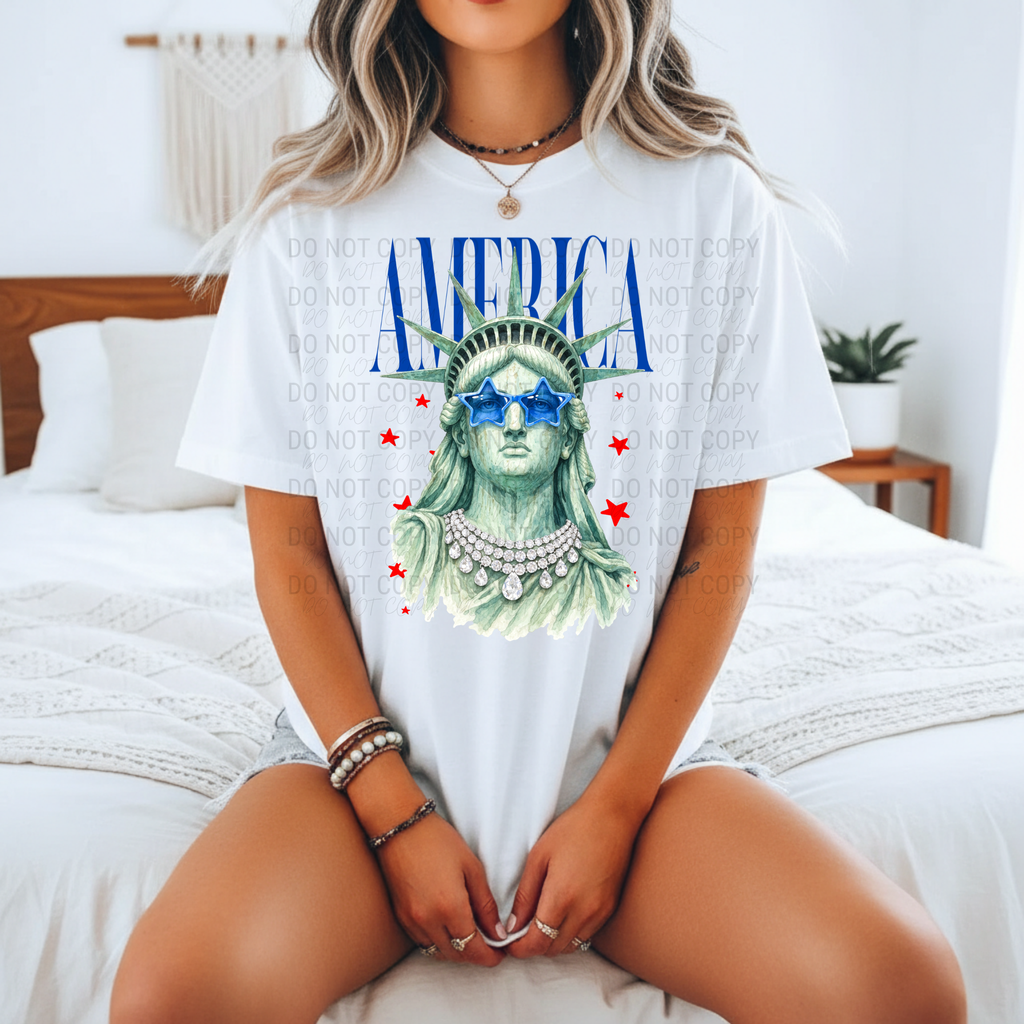 Vintage Patriotic Shirt Retro Americana Fashion Statue Of Liberty Graphic Tee Star Sunglasses Design Pearl Necklace Detail Fourth Of July Celebration Shirt Independence Day Party Wear Trendy American Pride Fashion Blue Patriotic Graphic